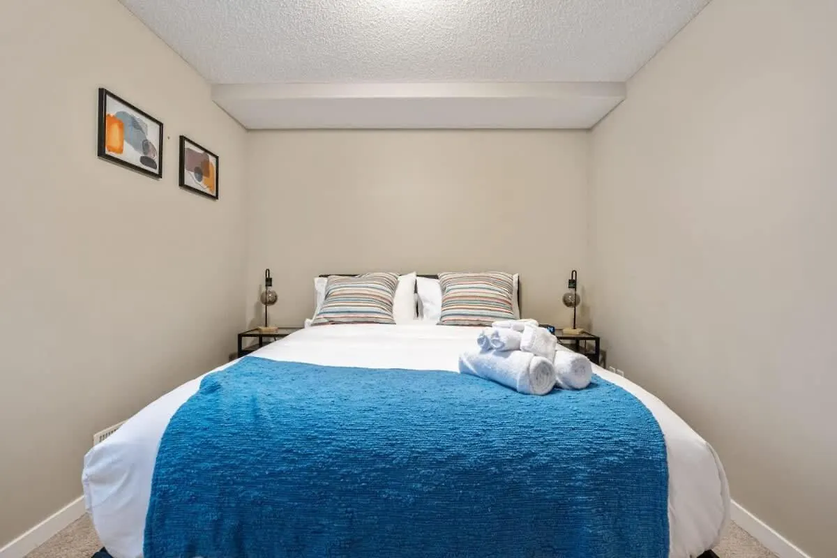 The Grande 1Bd 1Ba - Full Kitchen Guest Suite YYC