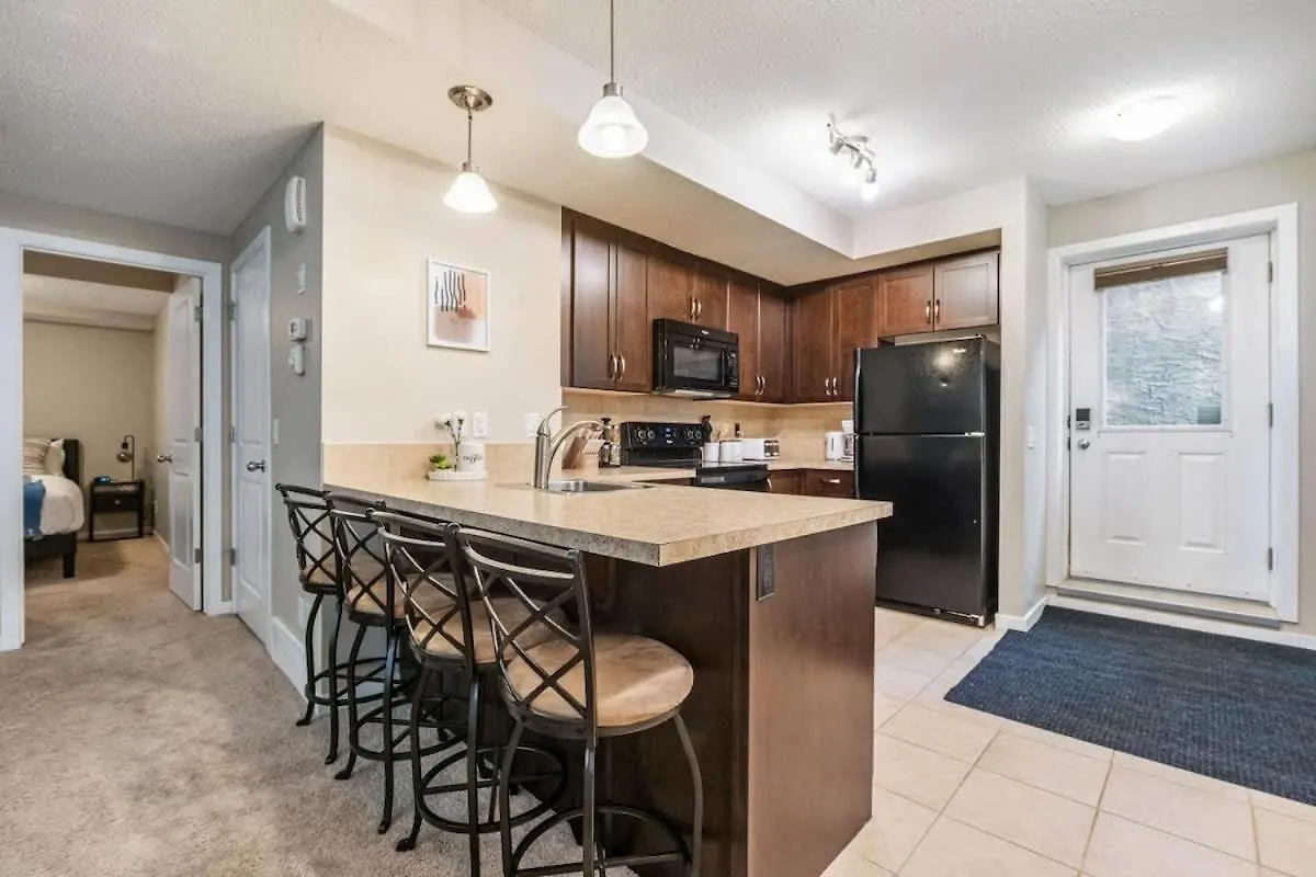 Semesterbostad The Grande 1Bd 1Ba - Full Kitchen Guest Suite YYC